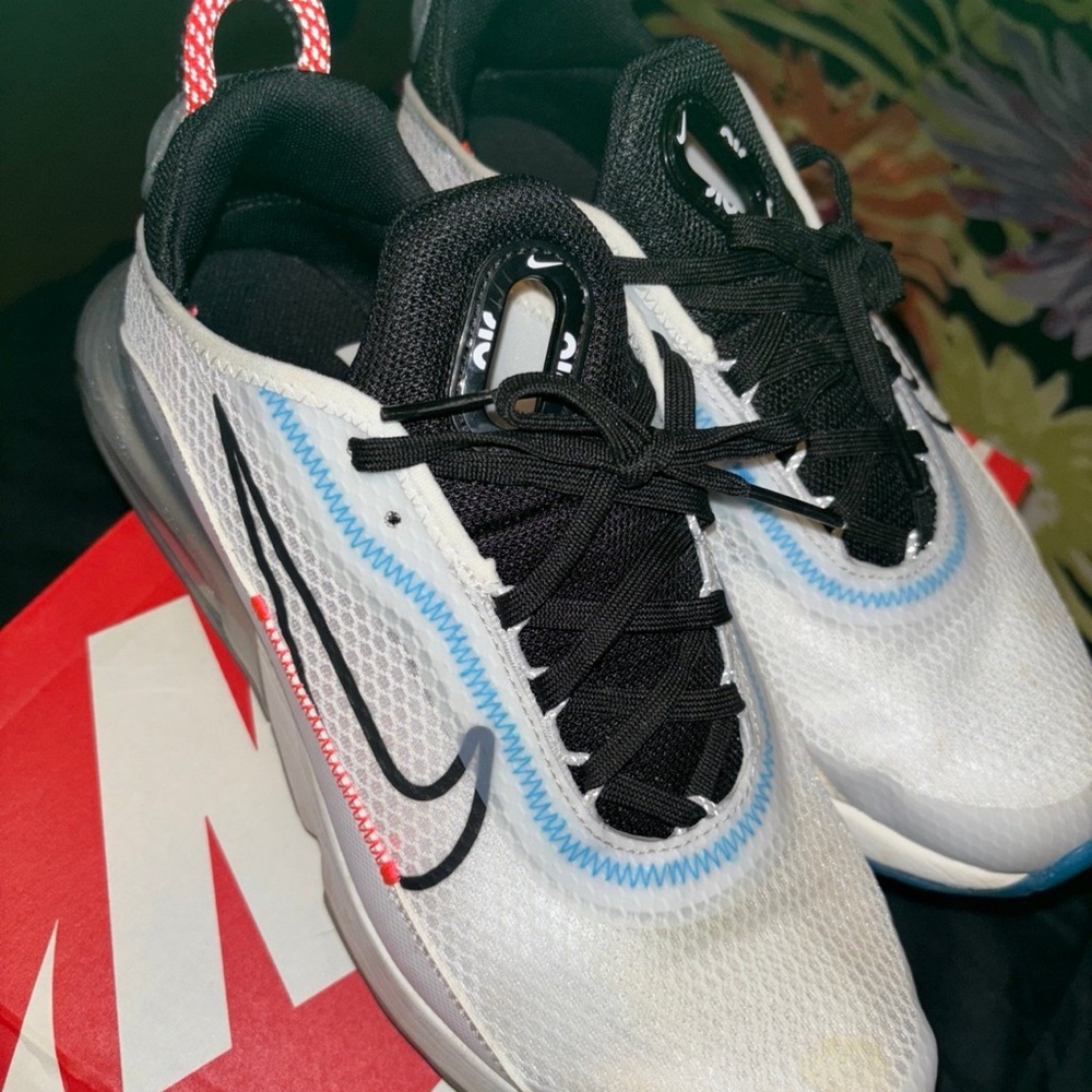 Nike Kids Sneakers - White and Black